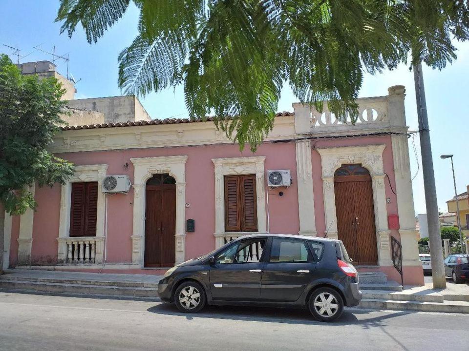 Вилла Pink Liberty House Санта-Кроче- Камерина Экстерьер фото